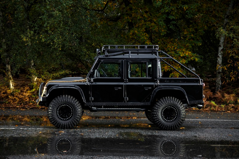 Illustration for article titled The Insane Land Rover Defender SVX Is More Of A Stuntman Than A Movie Star